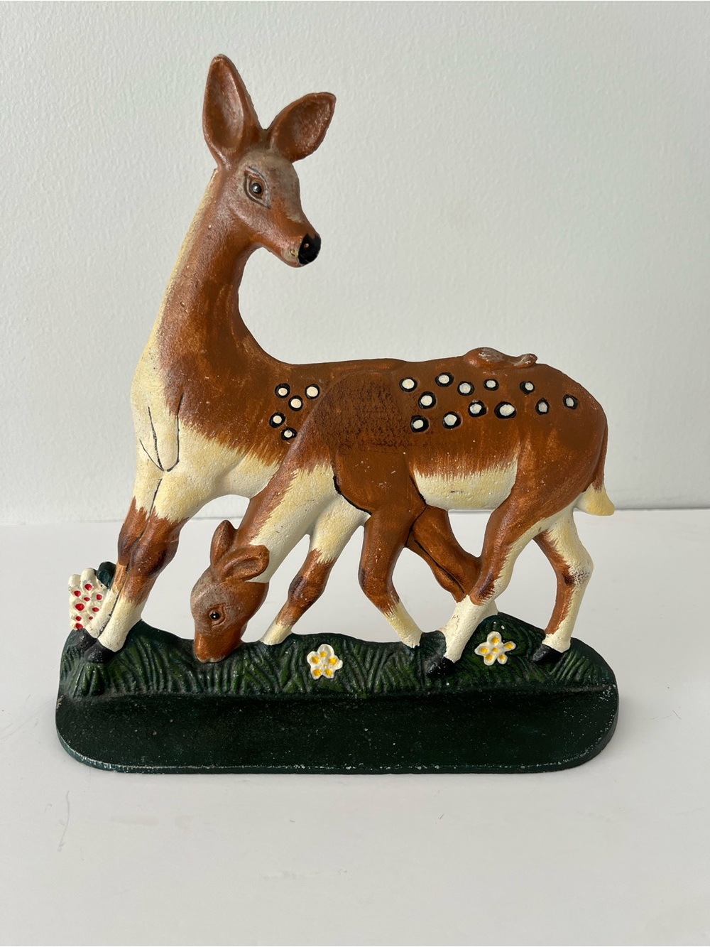 VTG Deer Fawn Cast Iron Doorstop Grass Flowers and Berries 9.5x9x1.75 inch